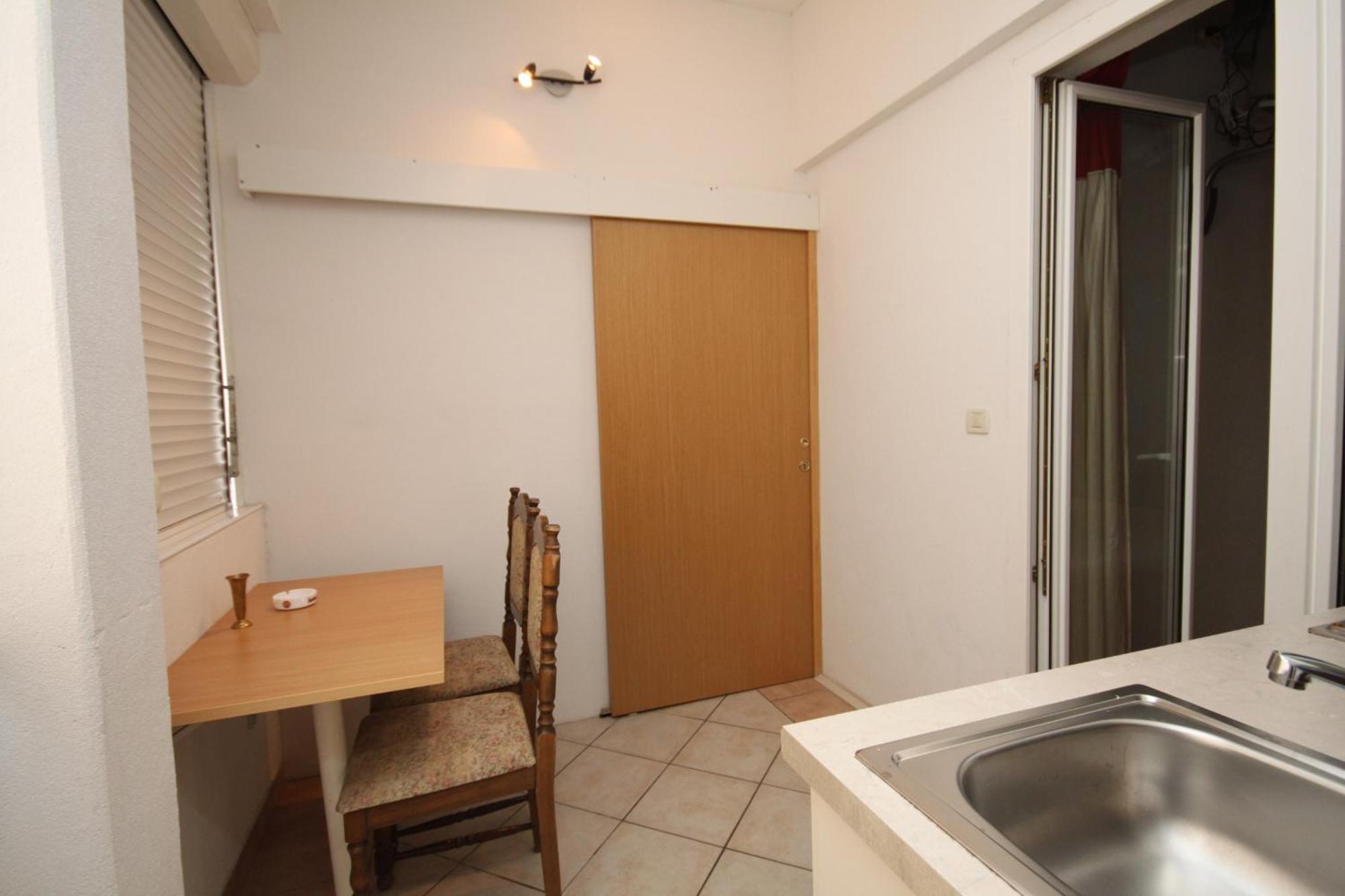 Apartments With A Parking Space Makarska - 6693 Rom bilde