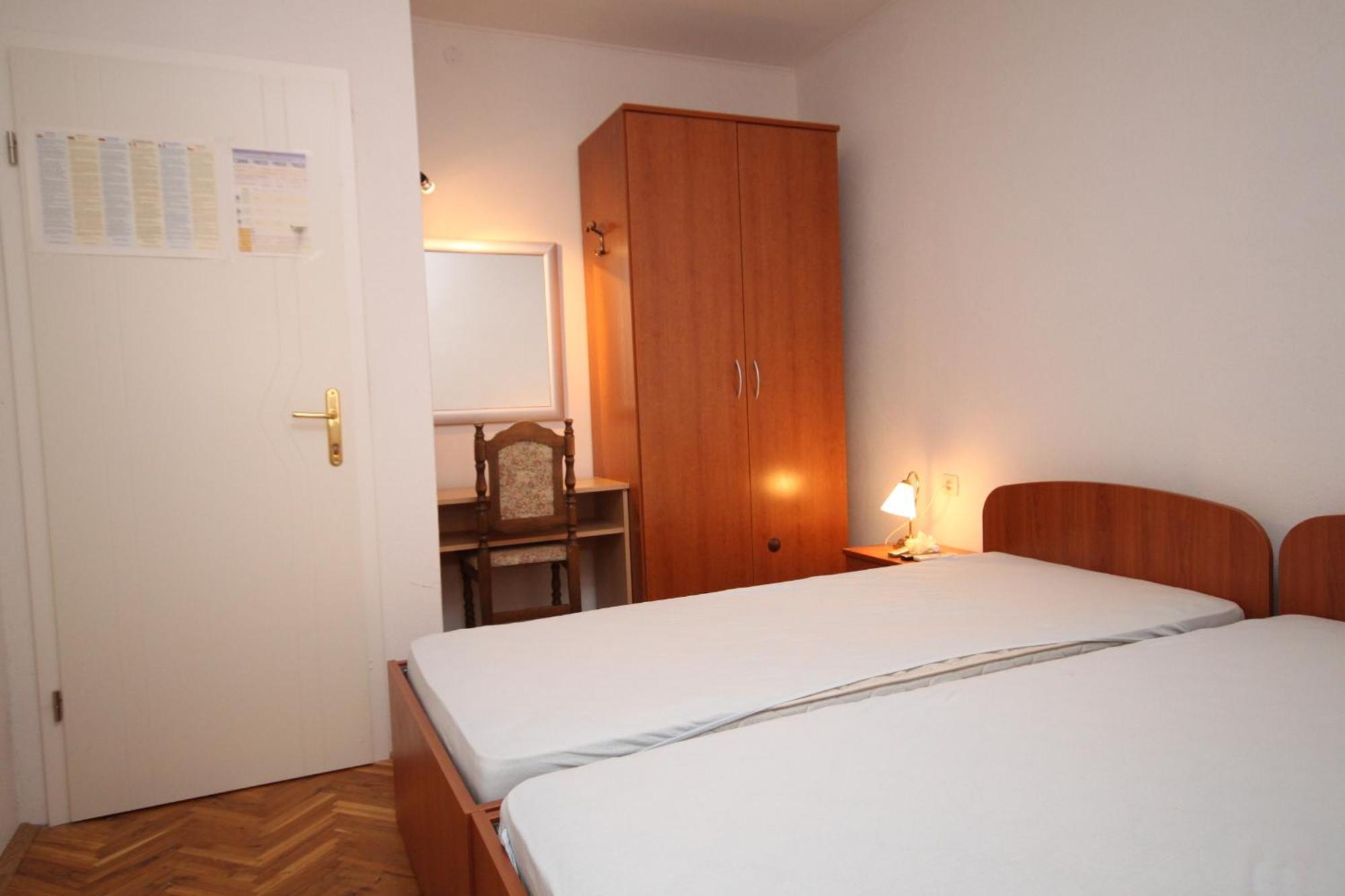 Apartments With A Parking Space Makarska - 6693 Rom bilde