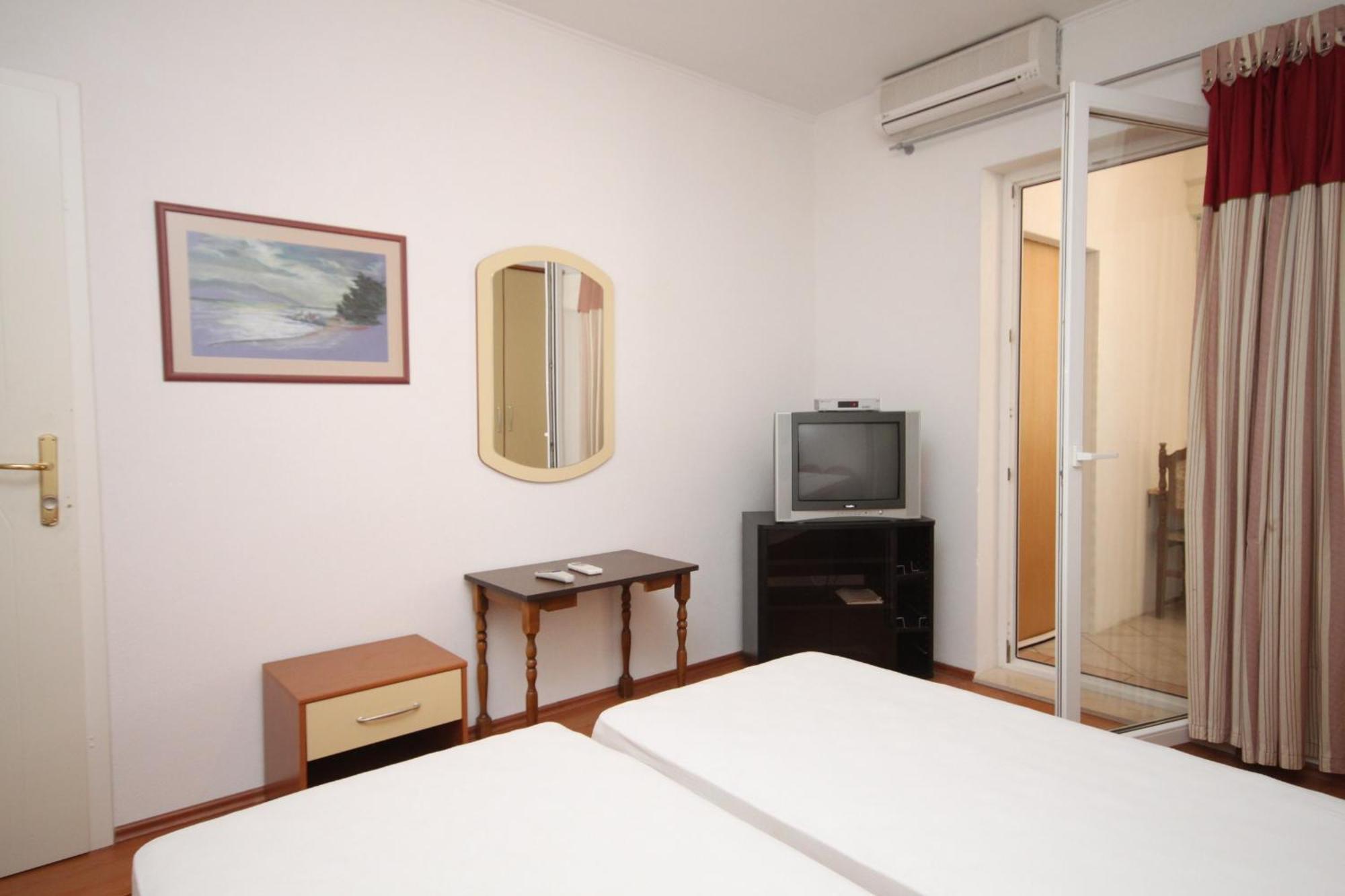 Apartments With A Parking Space Makarska - 6693 Rom bilde